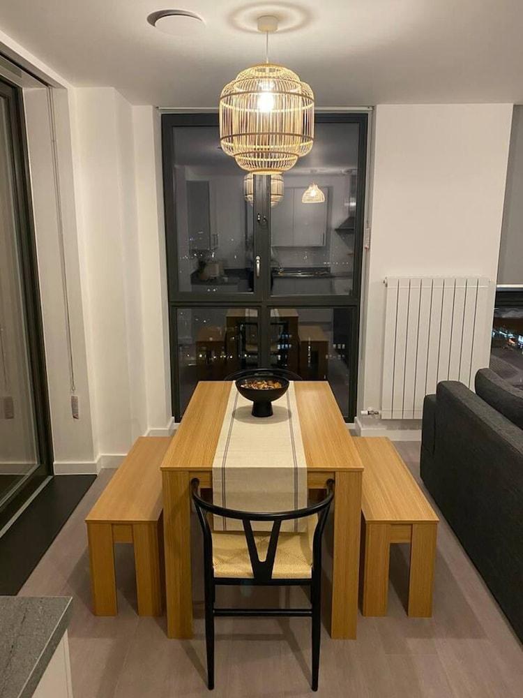 Beautiful 2 Bed Penthouse With Balcony Views Ldn - Tap to explore photos