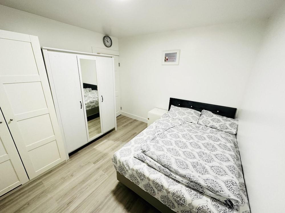 Immaculate 1-bed Apartment in Harrow - Tap to explore photos