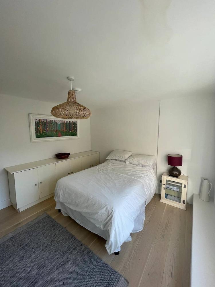 Beautiful 2BD Flat With Private Courtyard- Borough - Tap to explore photos