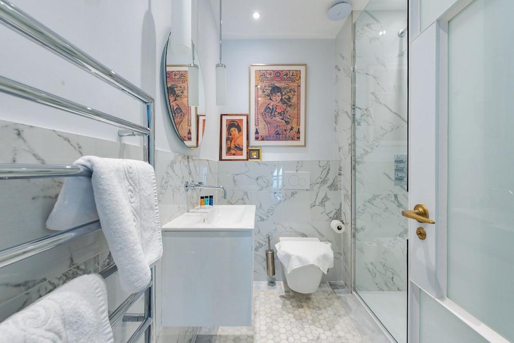 Stunning Maida Vale Apartment Near Regents Canal by Underthedoormat - Tap to explore photos