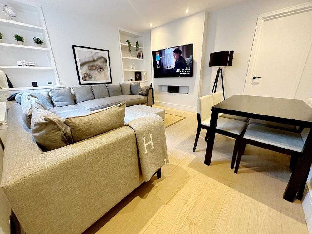 Londwell - Chelsea Garden Flat - Private Oasis - Tap to explore photos