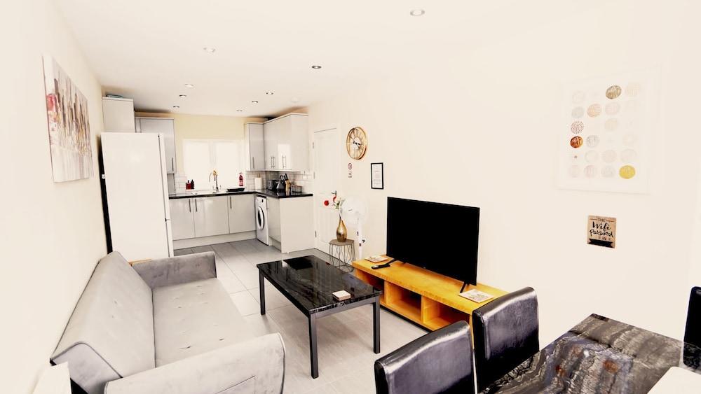 Unique & Luxurious 2bed Apartment London - Tap to explore photos