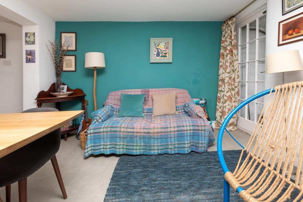 Charming 2BD Georgian Town House - Camden Town - Tap to explore photos