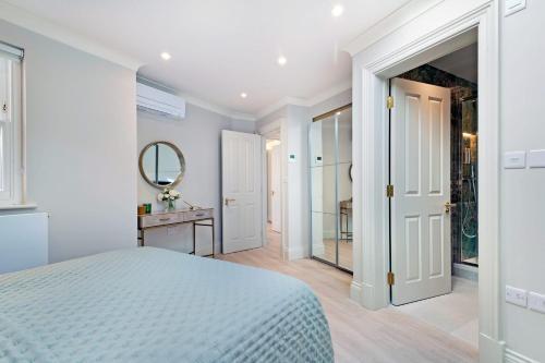 Marble Arch Suite 7-hosted by Sweetstay - Tap to explore photos