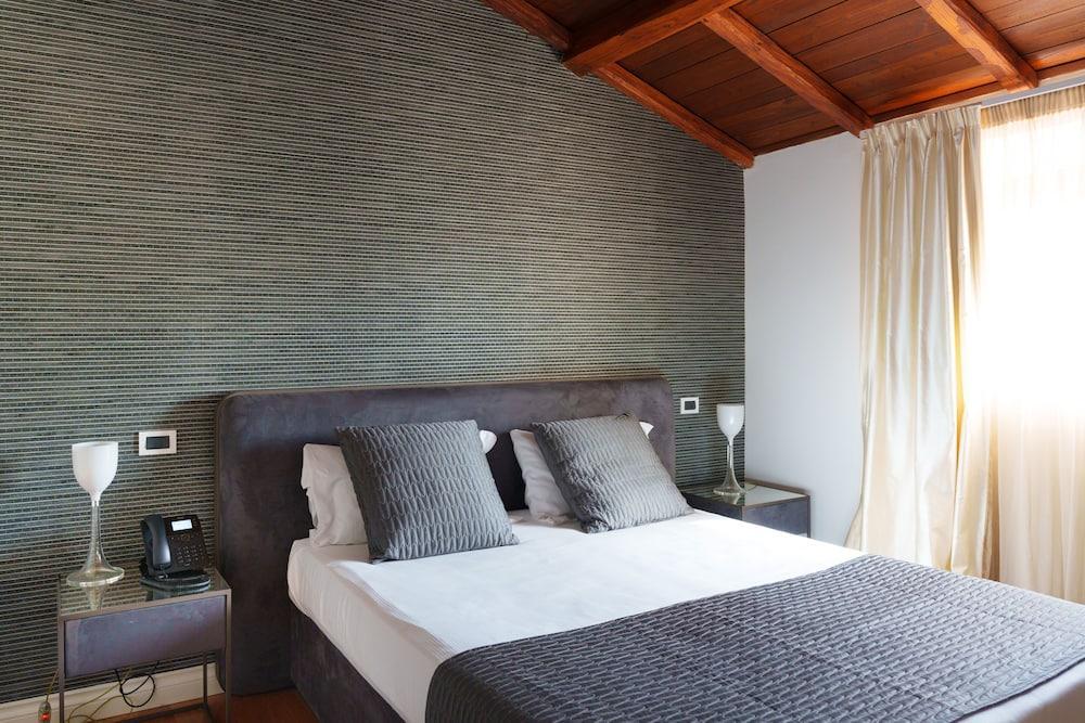 The Place 217 Room Type - Superior Room