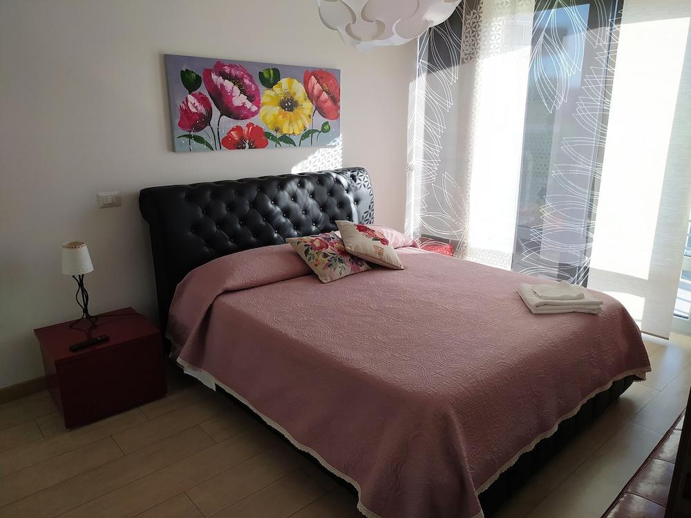 Nice Apartment Close Metro C - Mirti - Tap to explore photos