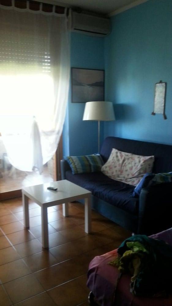 Double Room For Vacations In Roma - Tap to explore photos