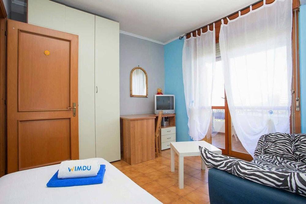 Double Room For Vacations In Roma - Tap to explore photos
