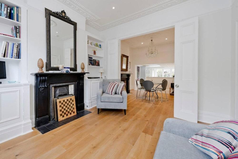 Long Stay Discounts - Spacious 4bed Battersea - Tap to explore photos