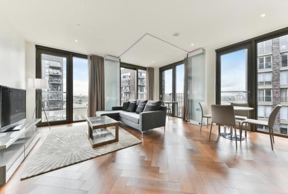 Londwell - Stunning Designer Penthouse, US Embassy - Tap to explore photos
