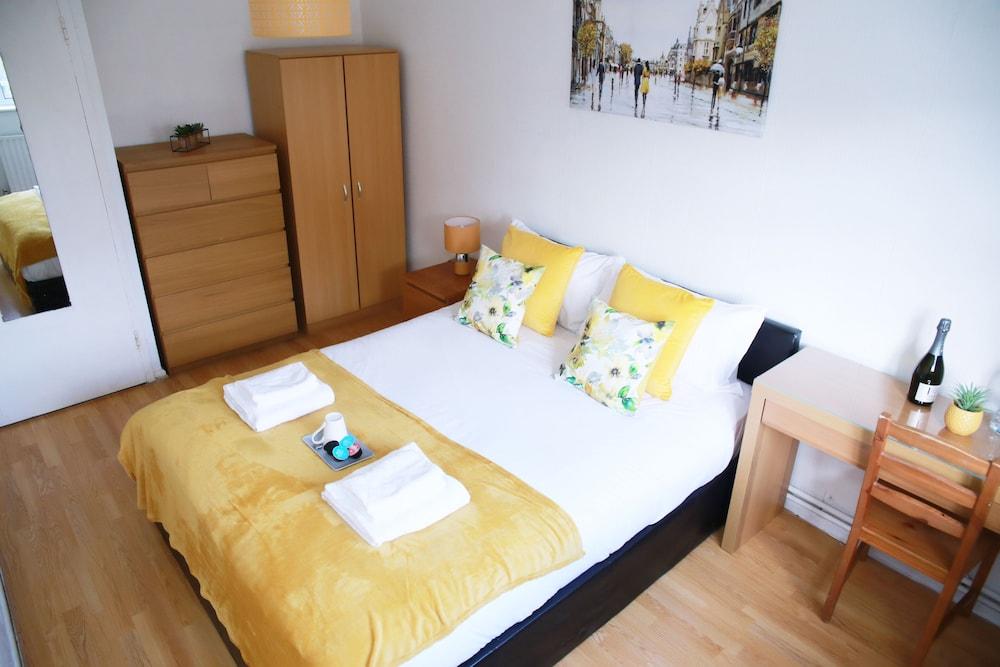 Lovely 2-bed Apartment in Harrow - Tap to explore photos