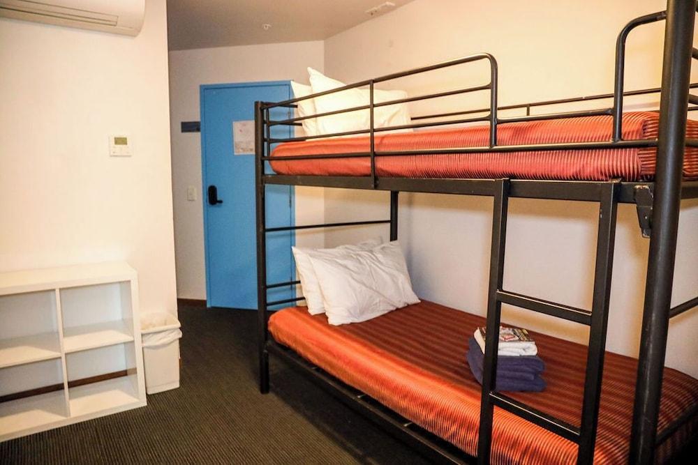 Nomads St Kilda Hostel Room Type - Private Twin Ensuite