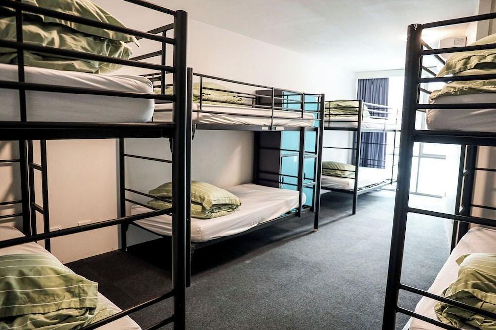Nomads St Kilda Hostel Room Type - Female Sanctuary with Private Bathroom- 6 Beds