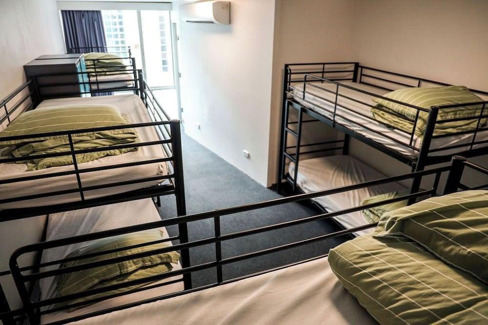 Nomads St Kilda Hostel Room Type - Mixed Dormitory with Private Bathroom- 8 Beds