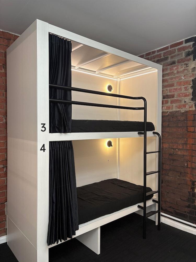 Bayside House - Hostel Room Type - Premium Shared Dormitory, Mixed Dorm