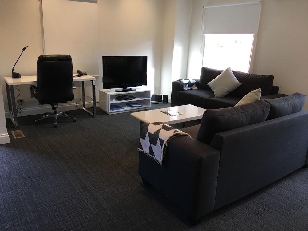 Kimberley Gardens Serviced Villas - Tap to explore photos