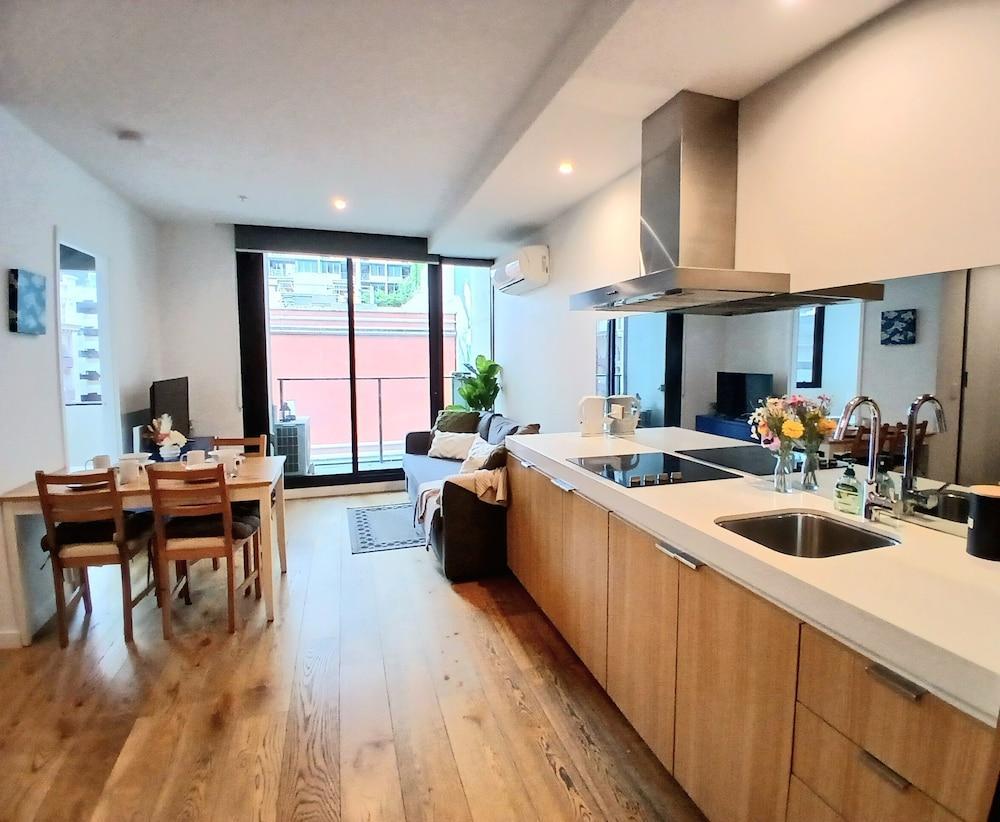 ReadySet Apartment at Midtown Room Type - Deluxe Apartment ReadySet Apartment at Midtown Room Type - Deluxe Apartment