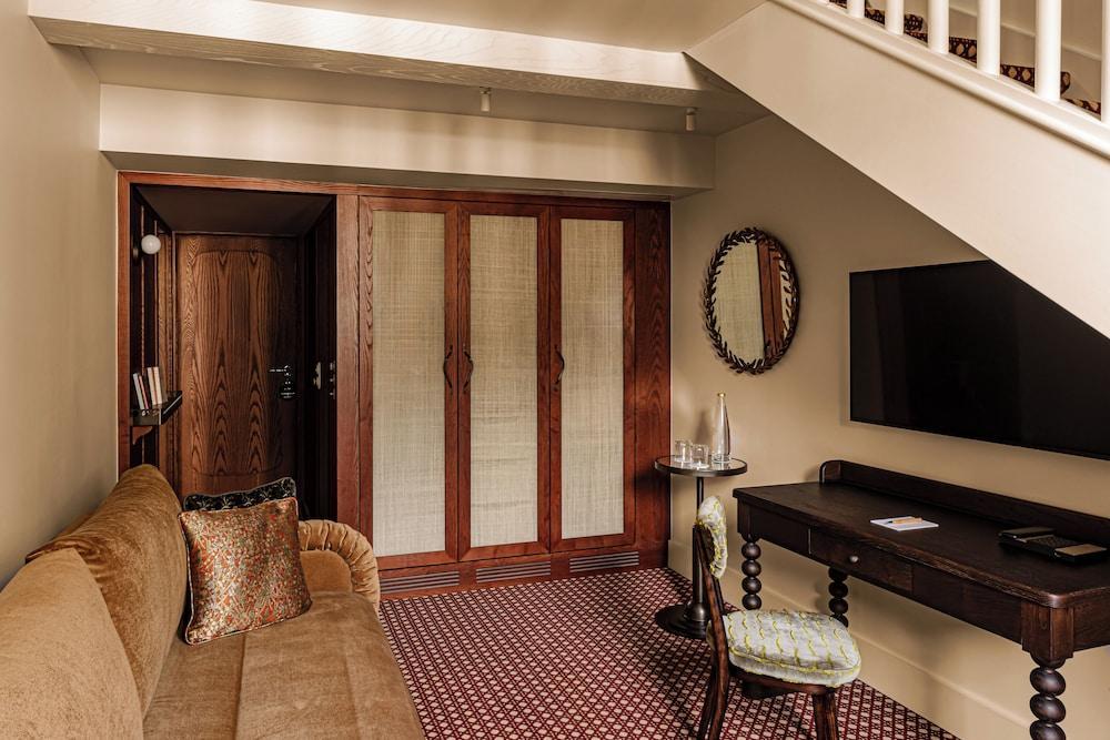 Chateau des Fleurs Hotel & Spa Paris Room Type - Family Suite (Component Suite)