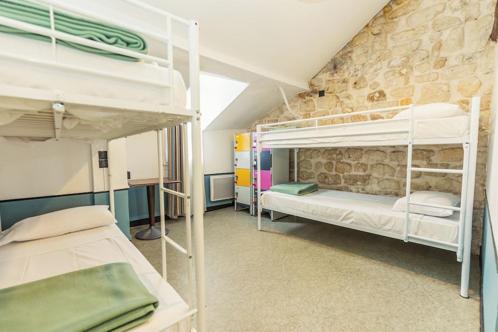 Young & Happy Latin Quarter by Hiphophostels Room Type - Bed in 6-Bed Dormitory Room, Shared Bathroom