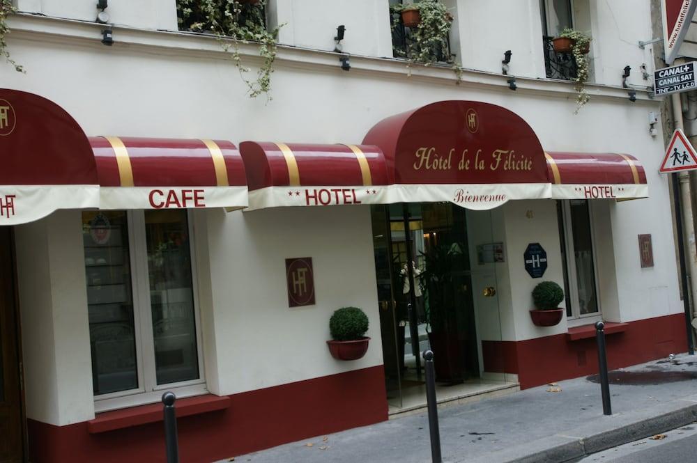 Hôtel Félicité - Tap to explore photos