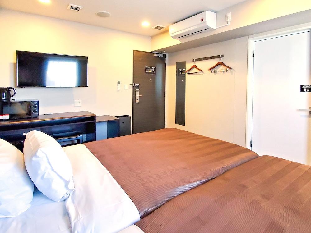 HOTEL LiVEMAX Tachikawa Ekimae - Tap to explore photos