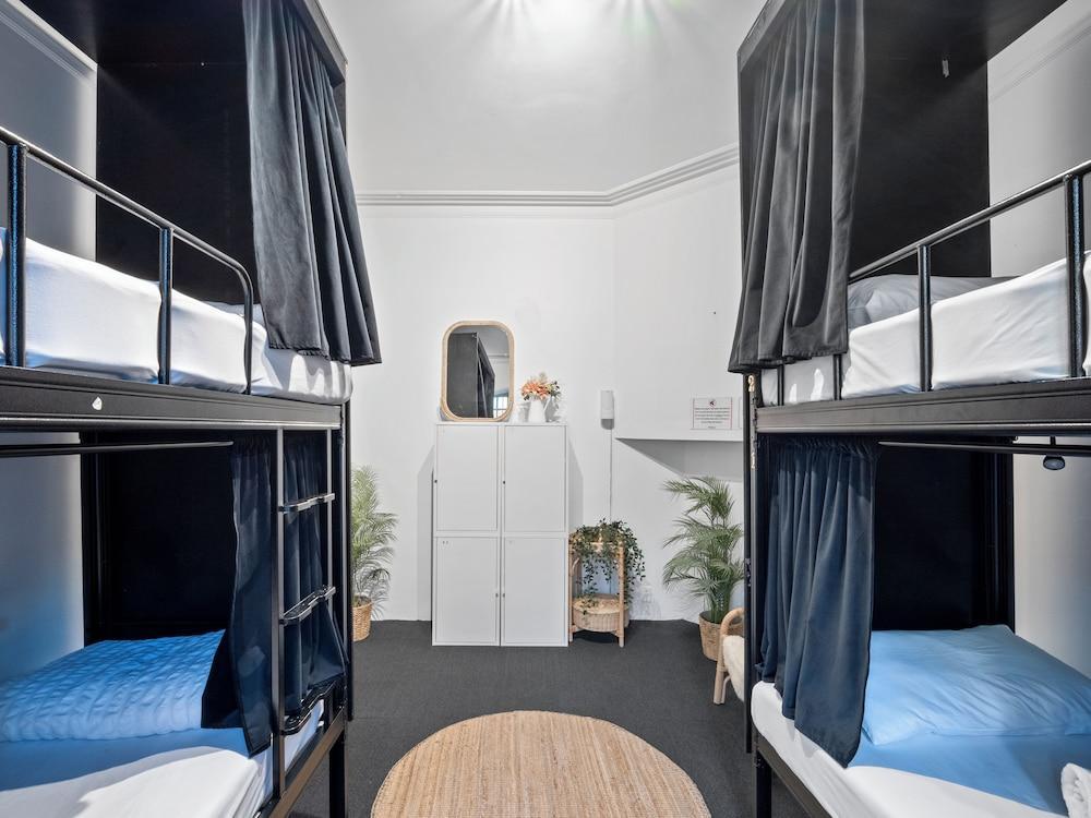 VENUS Potts Point Room Type - MIXED POD ROOM - 4 people bedroom