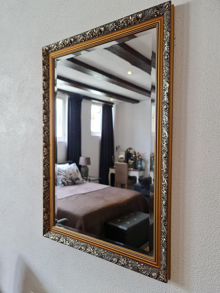Crown Guesthouse Amsterdam - Tap to explore photos