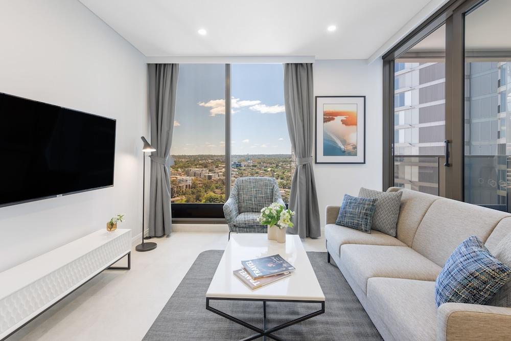 Meriton Suites George Street, Parramatta - Tap to explore photos