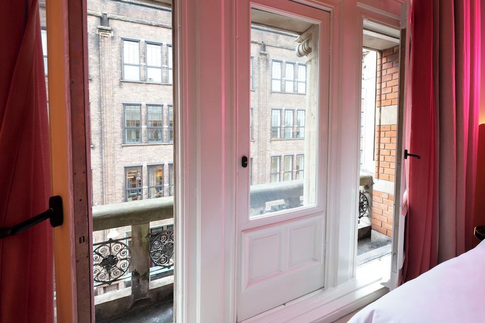 City Hotel Rembrandt Square Room Type - Deluxe twin / double room with balcony City Hotel Rembrandt Square Room Type - Deluxe twin / double room with balcony
