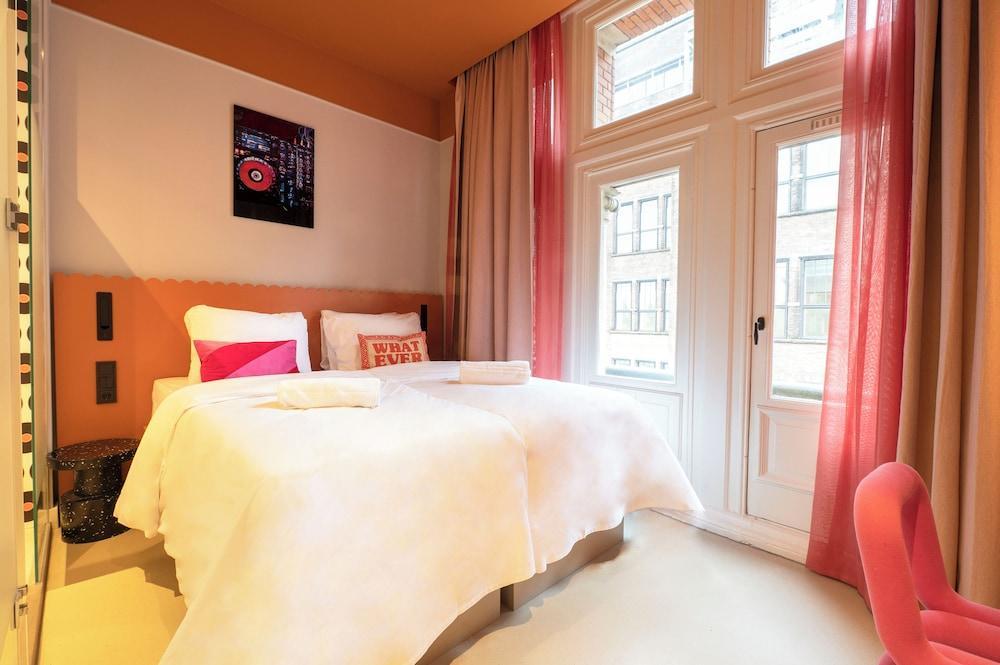 City Hotel Rembrandt Square Room Type - Double room with balcony - House of orange City Hotel Rembrandt Square Room Type - Double room with balcony - House of orange