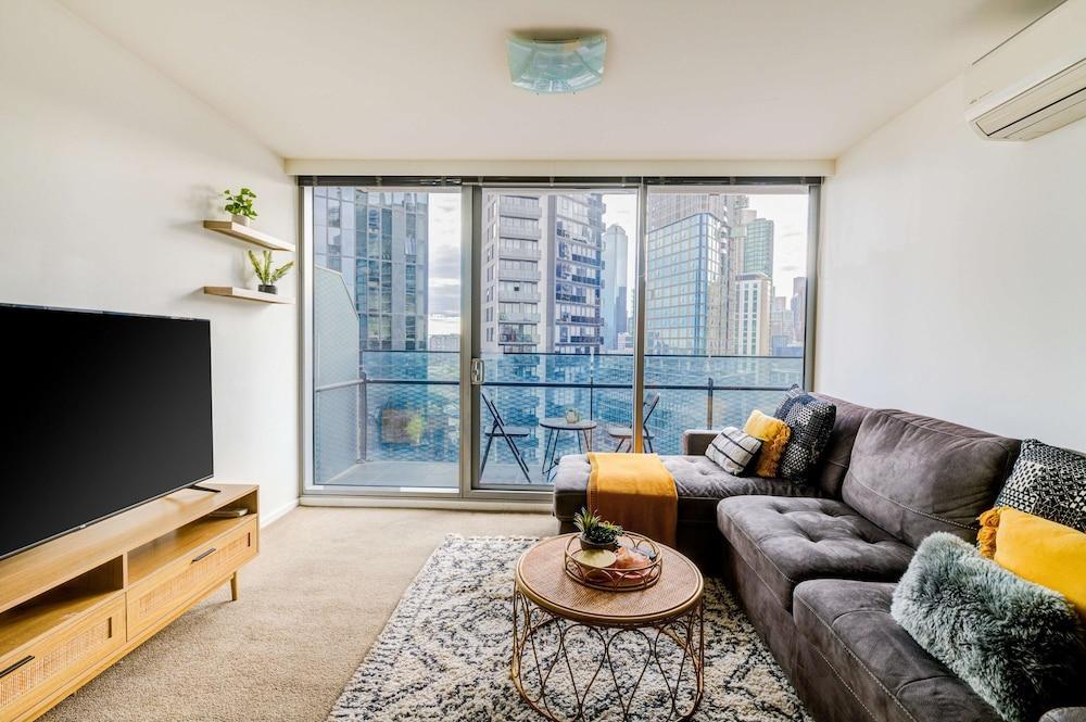 Mega Style Apartments Mainpoint - Tap to explore photos