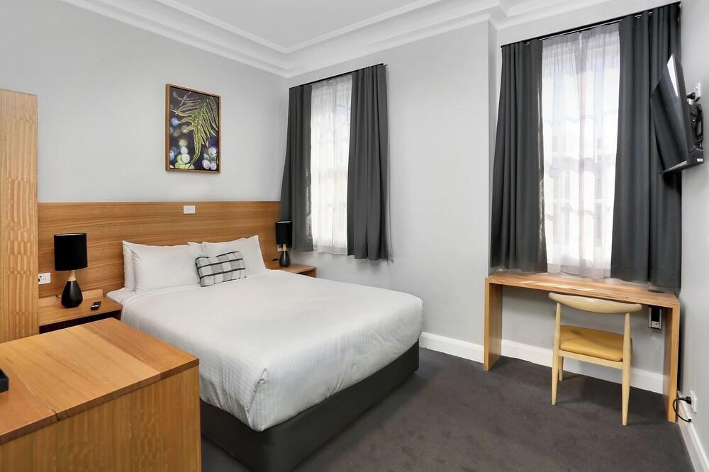 Penshurst Hotel - Tap to explore photos