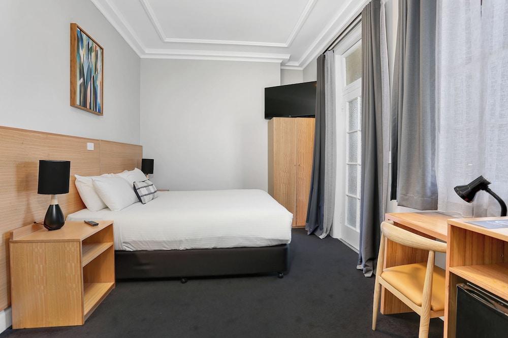 Penshurst Hotel Room Type - Deluxe Double Room, 1 Queen Bed, Balcony