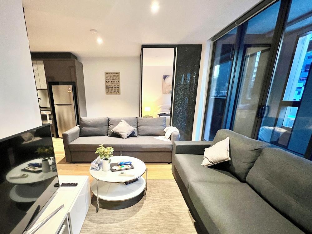 ReadySet Apartments at Manhattan Room Type - Exclusive Apartment ReadySet Apartments at Manhattan Room Type - Exclusive Apartment