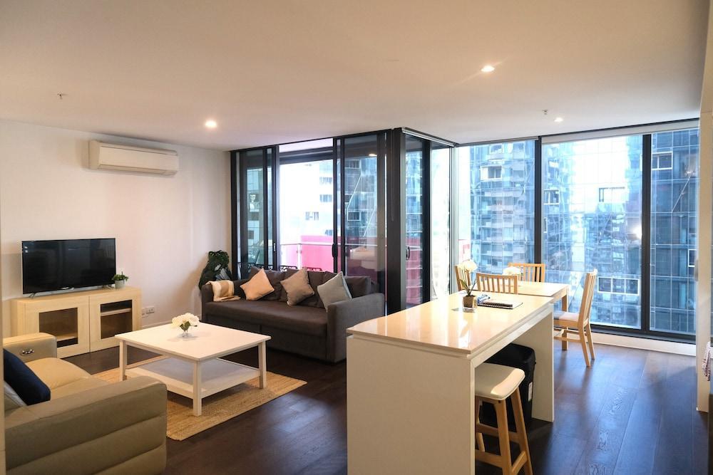 ReadySet Apartments at Manhattan Room Type - Deluxe Apartment