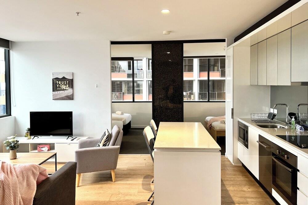 ReadySet Apartments at Manhattan Room Type - Premier Apartment
