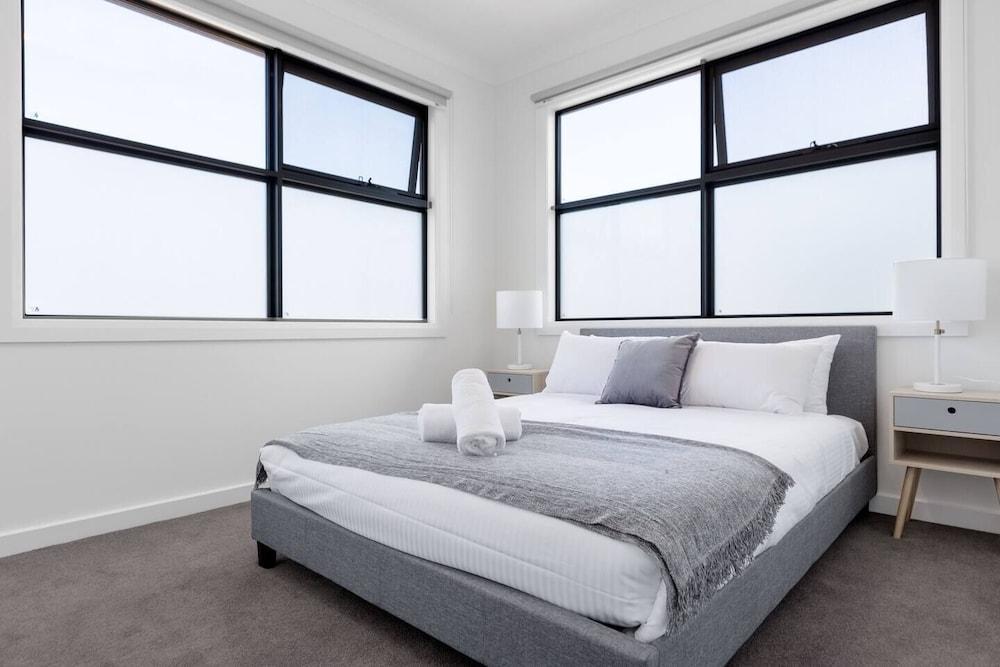WoW Factor!luxe 4BR Townhouse@glen Waverley - Tap to explore photos