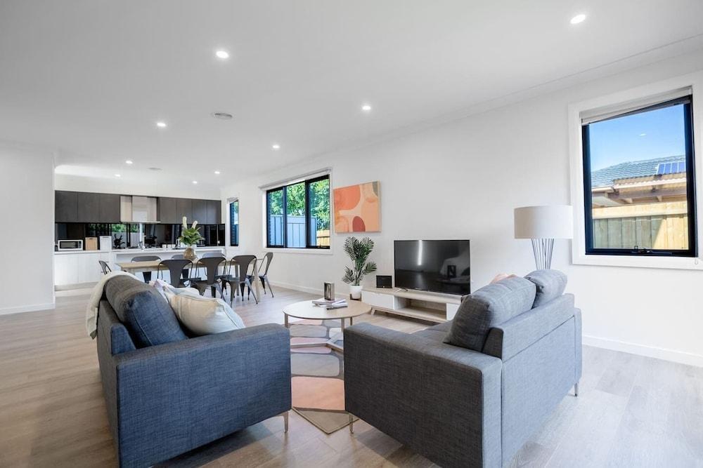 WoW Factor!luxe 4BR Townhouse@glen Waverley - Tap to explore photos