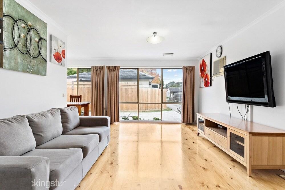 Maroondah 3 Bedroom House - Tap to explore photos