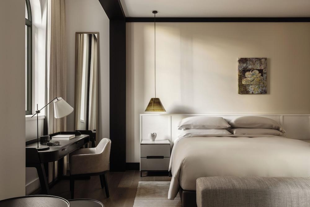 Capella Sydney Room Type - Premier Room, 1 King Bed, Accessible