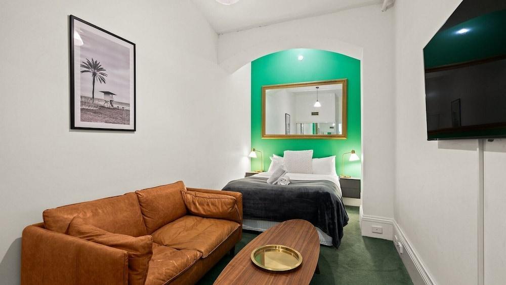 Gordon House Apartments Room Type - Premium Studio