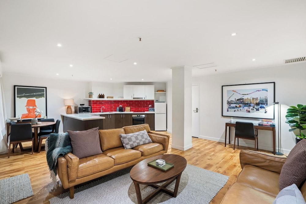 Gordon House Apartments Room Type - Apartment, 2 Bedrooms, Courtyard View