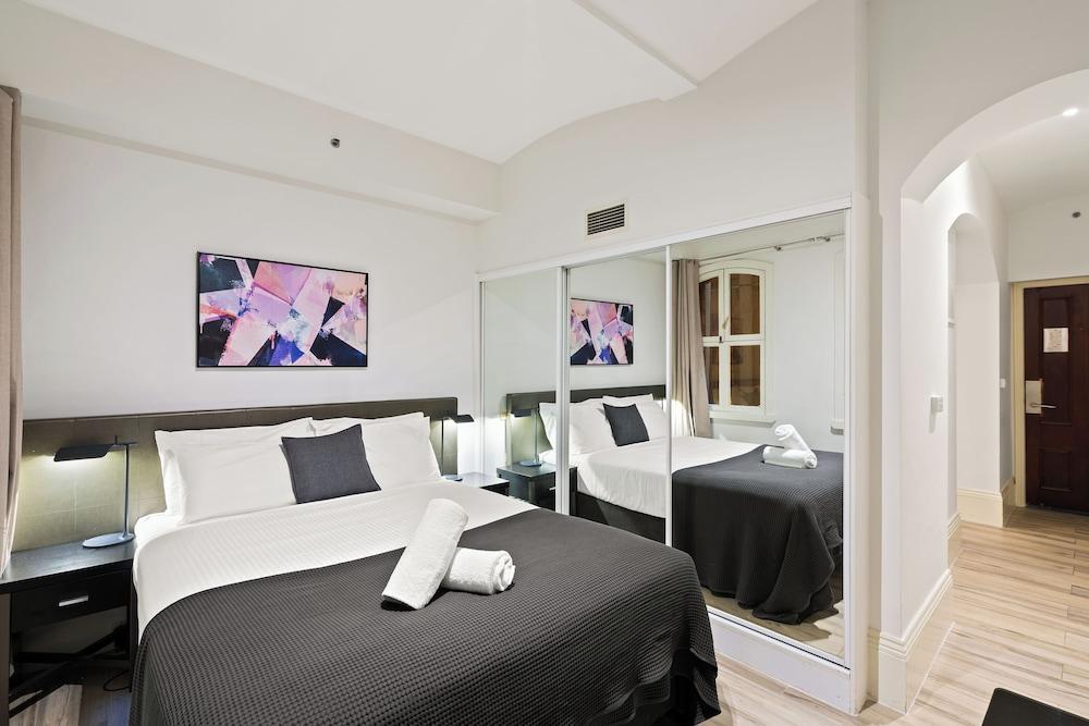 Gordon House Apartments Room Type - Studio, 1 Bedroom