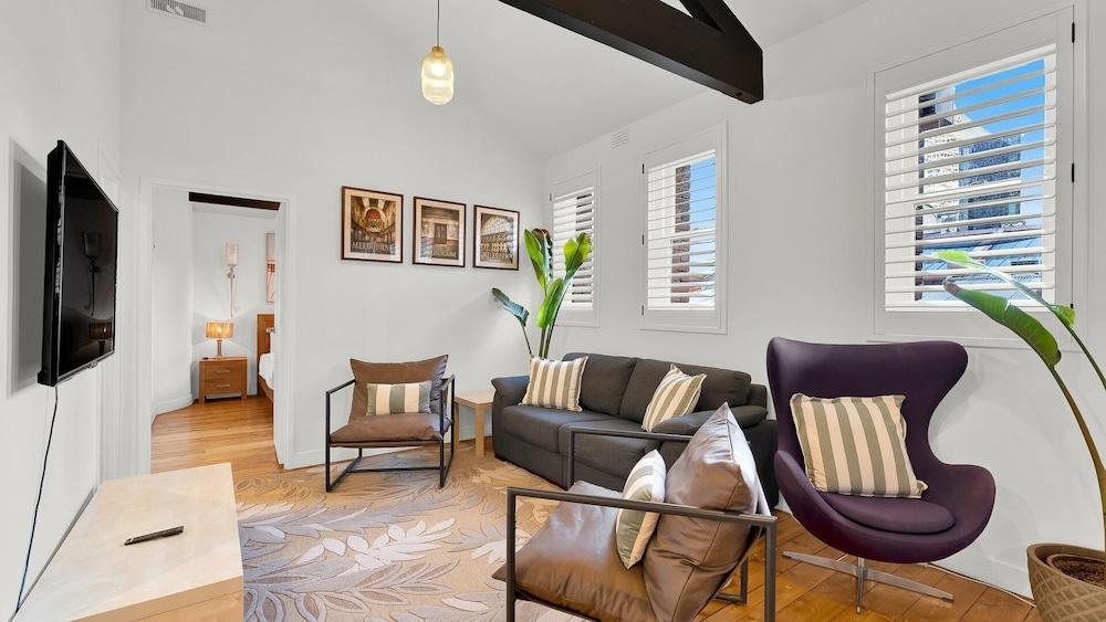 Gordon House Apartments Room Type - Deluxe Apartment, 2 Bedrooms Gordon House Apartments Room Type - Deluxe Apartment, 2 Bedrooms