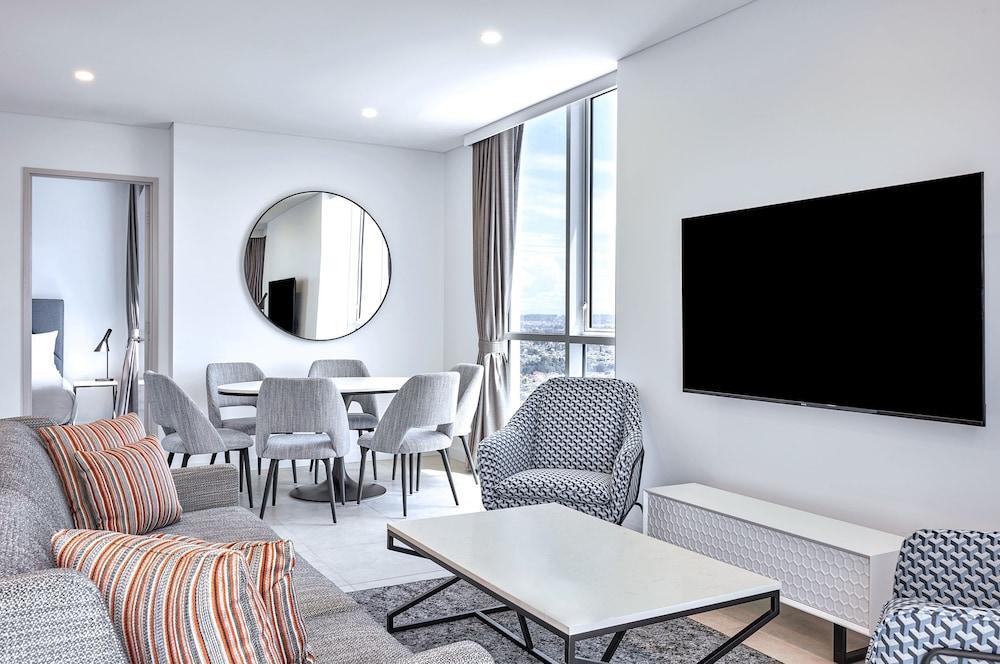 Meriton Suites Liverpool - Tap to explore photos