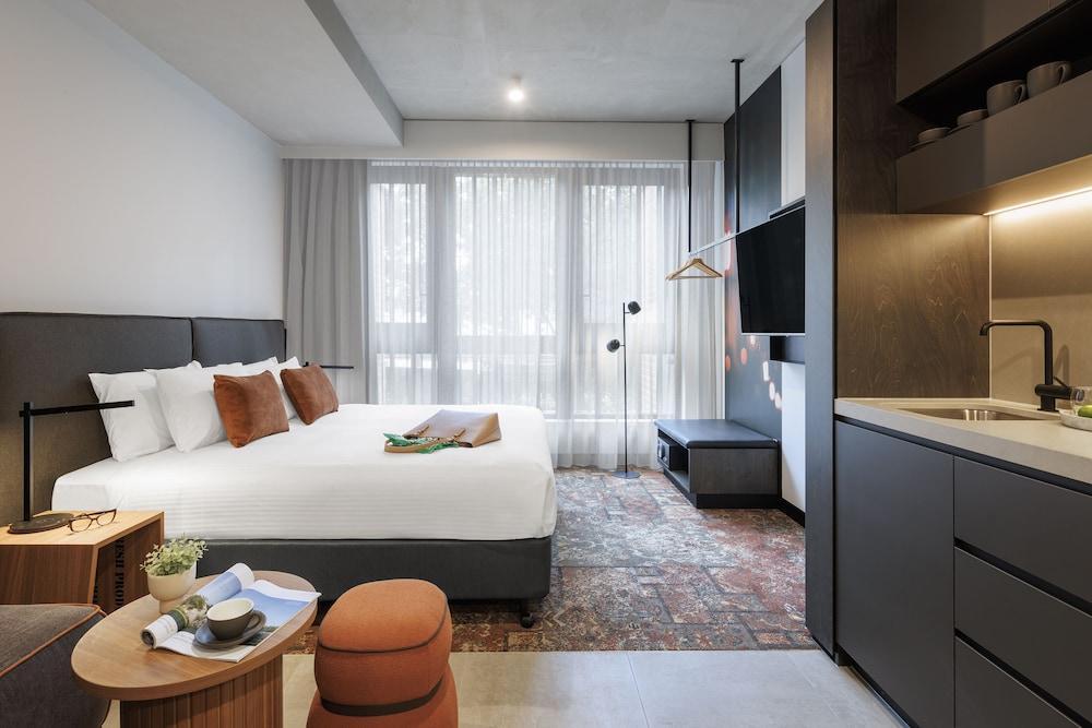 Veriu Queen Victoria Market Room Type - Superior Veriu Suite