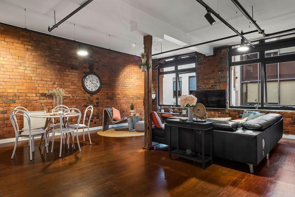StayCentral - Heritage Warehouse Retreat - Tap to explore photos