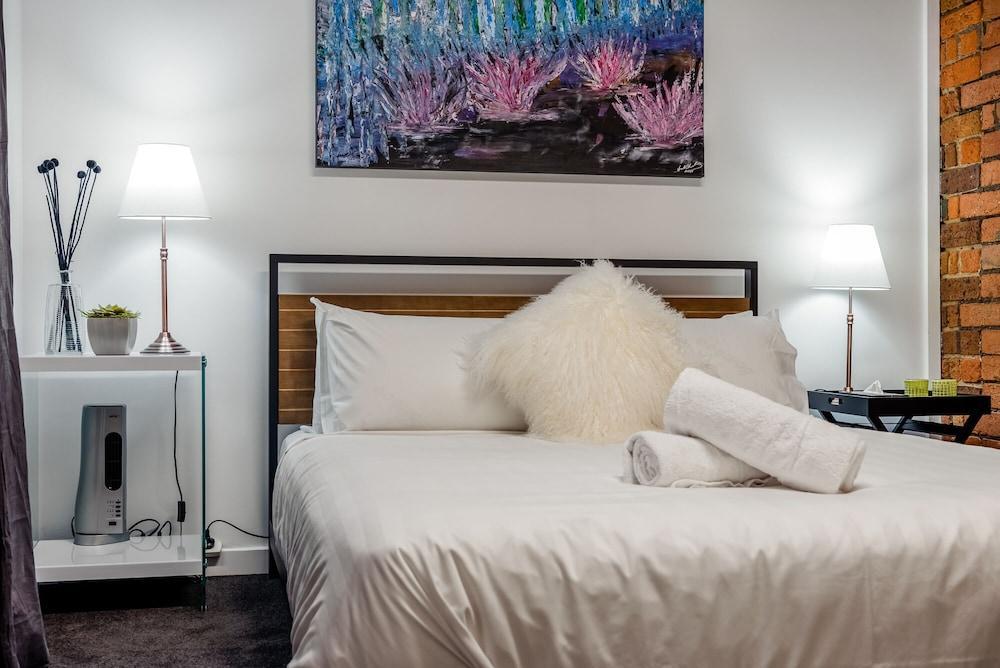 StayCentral - Heritage Warehouse Retreat - Tap to explore photos