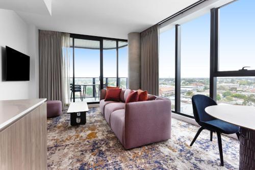 Adina Apartment Hotel Melbourne Pentridge - Tap to explore photos