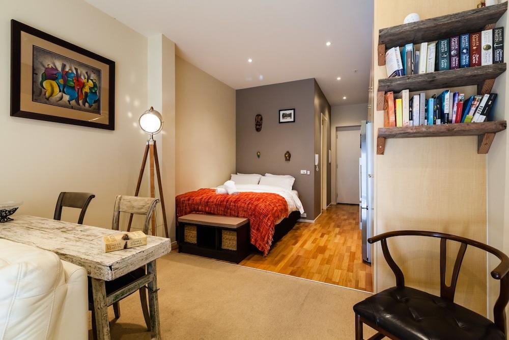 TENNYSON, Richmond Studio Apartment - Tap to explore photos